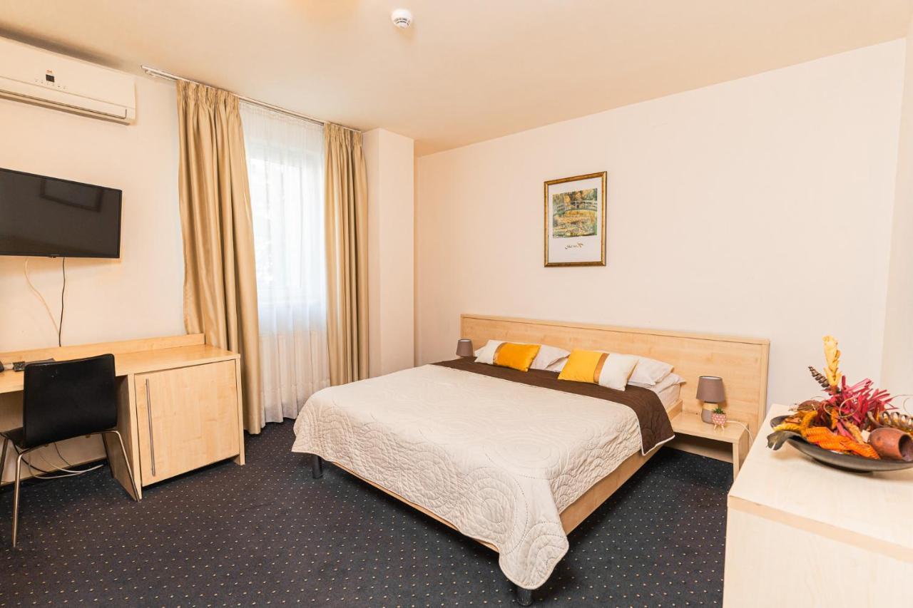 Hotel Pacific Timisoara Bagian luar foto