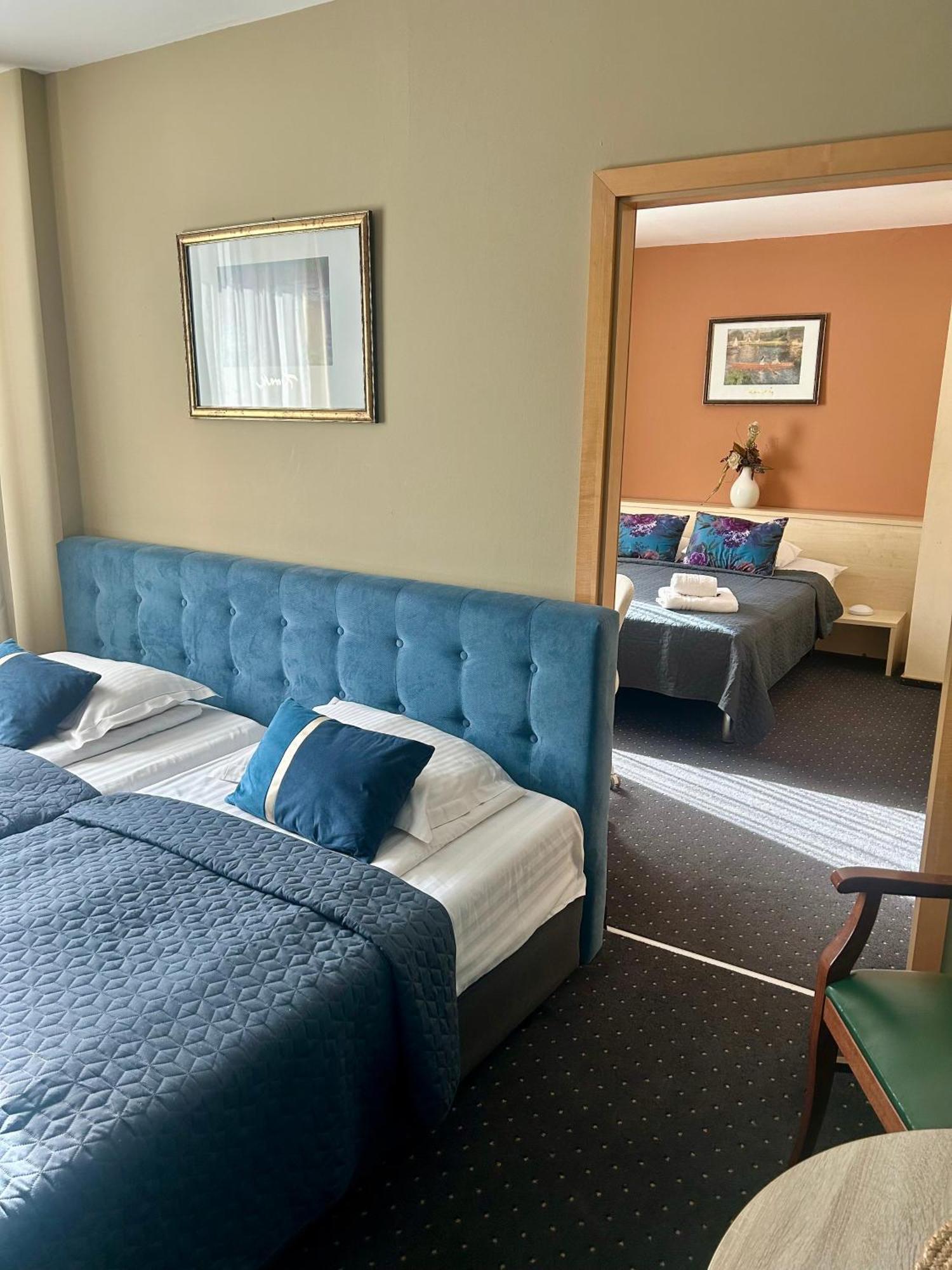 Hotel Pacific Timisoara Bagian luar foto